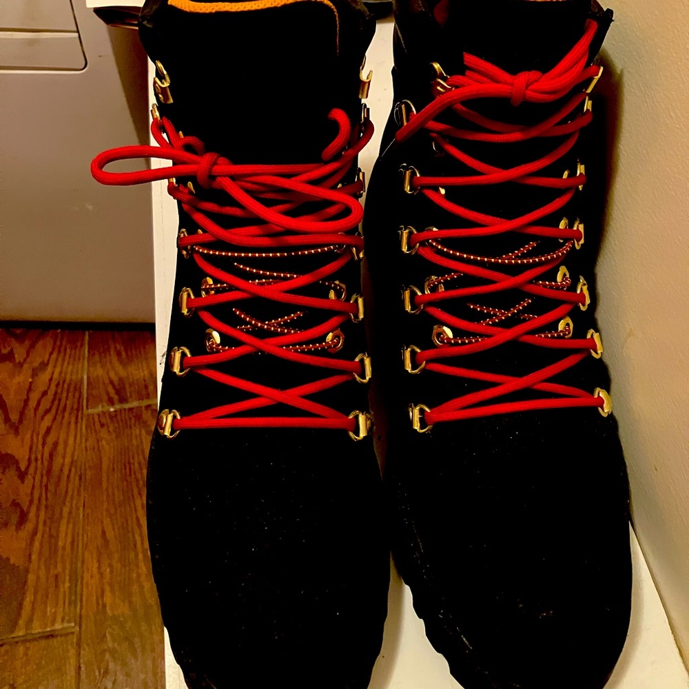 Waterproof Timberland Men’s boot. Black, Nubuck. Size 11. Excellent condition.